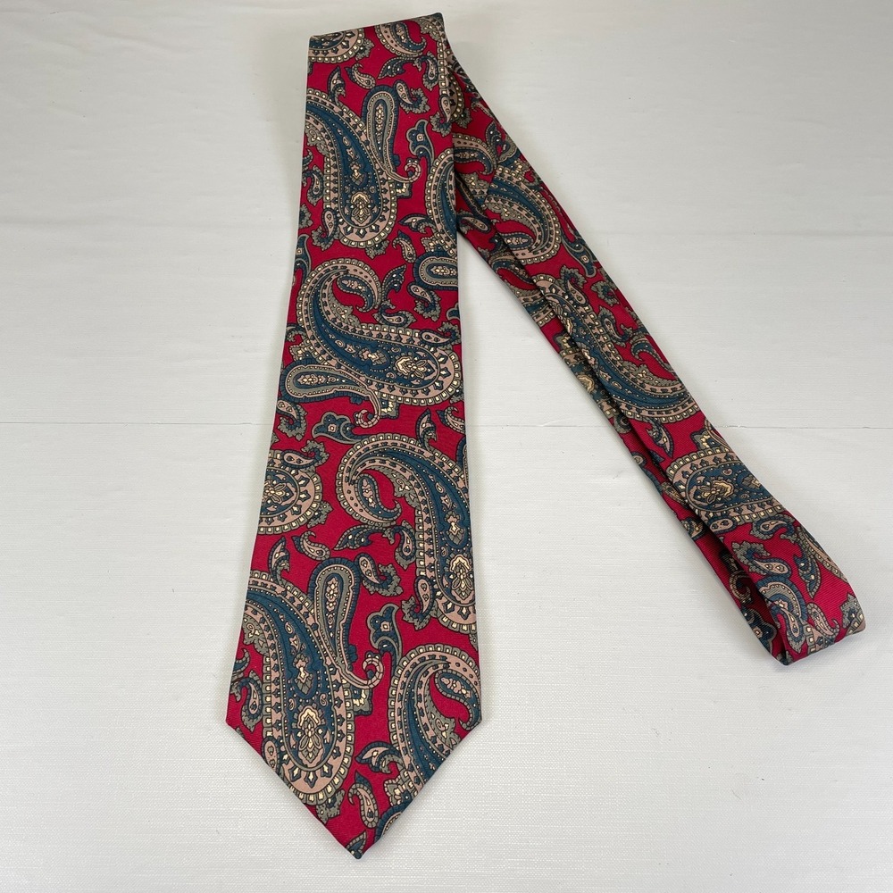 Vintage Johnny Carson Mens Necktie Red Paisley 100% Italian Silk Tie - USA